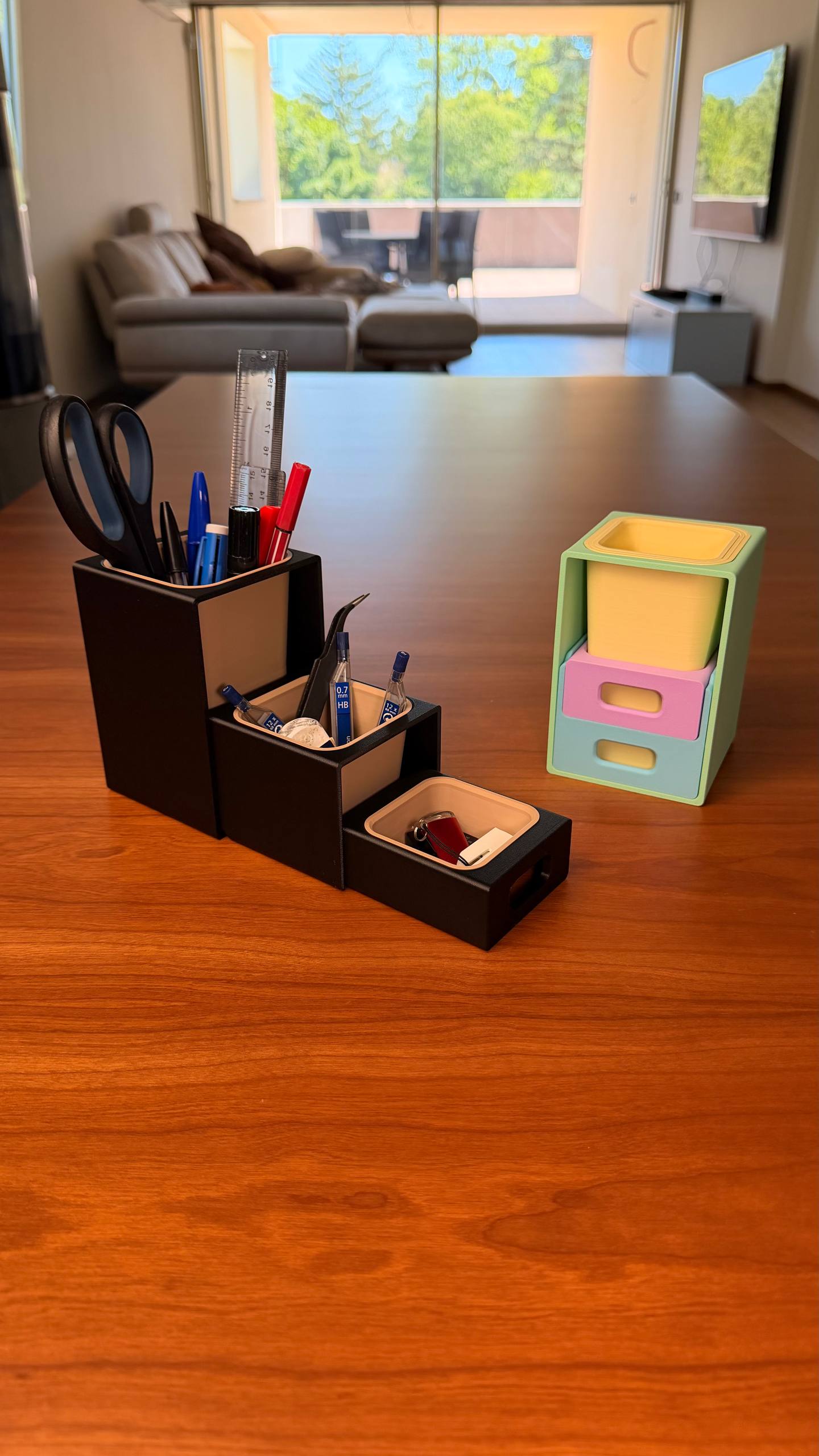 Pivot organizer - the satisfying pen holder